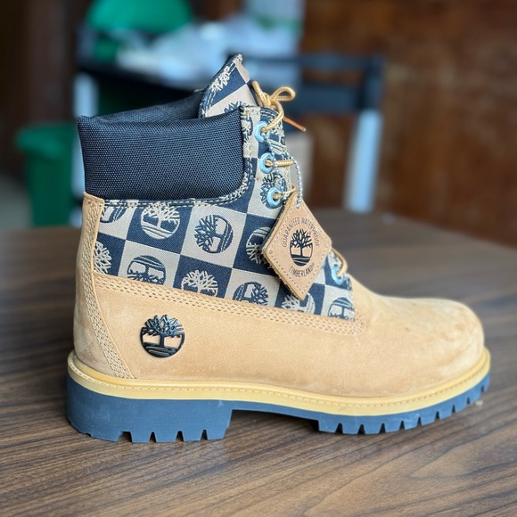 Almost New Timberland Guaranteed Waterproof Shoes Size  7 Small Flaw, No Box” - Picture 7 of 8